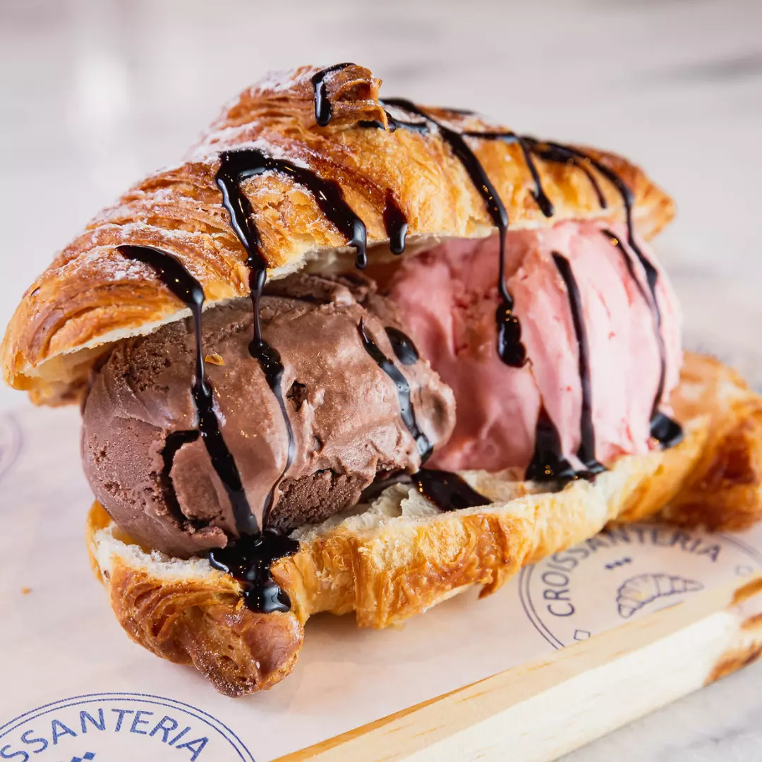 Croissant Ice Cream - Chocolate & Morango